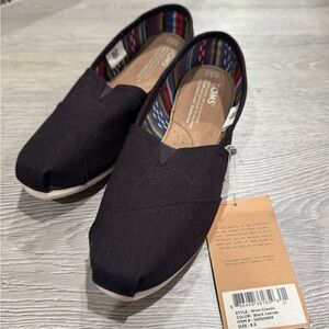 NWT Toms Black Canvas Slip On Shoes Size 6.5 Women
